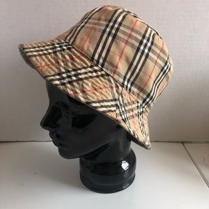 Burberry reversible nova check bucket hat